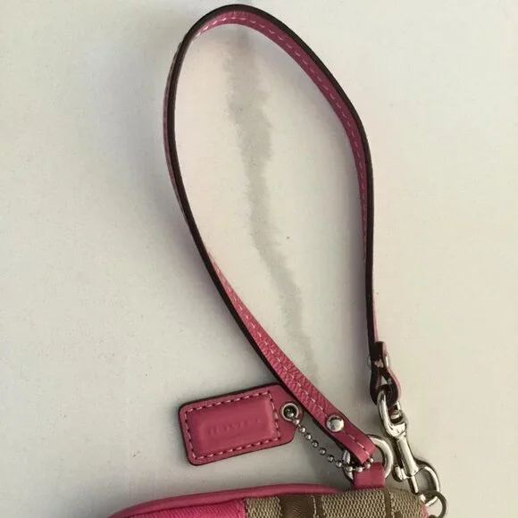 Coach Signature C Wristlet w/Pink Stripe and Pink Hangtag - Picture 3 of 6